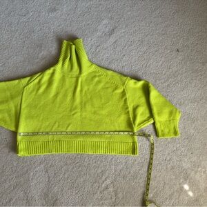 Short sweater almost new